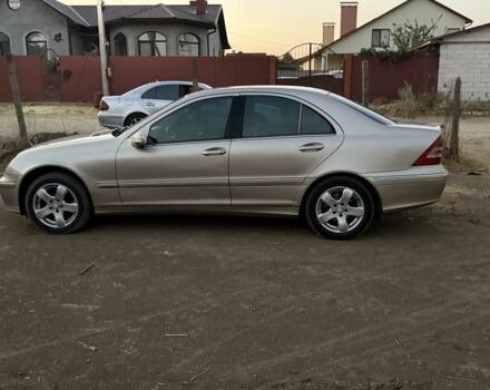Бежевый Мерседес Ц-Класс, объемом двигателя 1.8 л и пробегом 250 тыс. км за 4500 $, фото 1 на Automoto.ua
