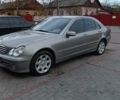 Бежевый Мерседес Ц-Класс, объемом двигателя 2.5 л и пробегом 264 тыс. км за 7100 $, фото 1 на Automoto.ua