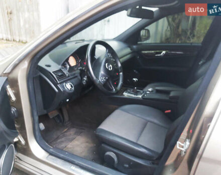 Бежевый Мерседес Ц-Класс, объемом двигателя 1.8 л и пробегом 185 тыс. км за 7400 $, фото 11 на Automoto.ua