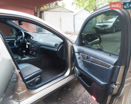 Бежевый Мерседес Ц-Класс, объемом двигателя 1.8 л и пробегом 185 тыс. км за 7400 $, фото 17 на Automoto.ua