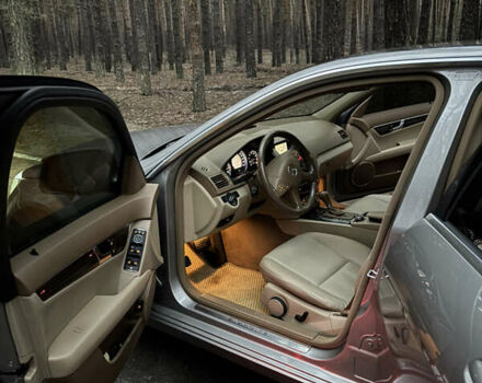 Бежевий Мерседес Ц-Клас, об'ємом двигуна 1.8 л та пробігом 183 тис. км за 9800 $, фото 10 на Automoto.ua