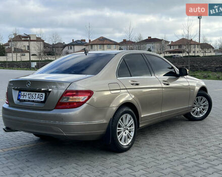 Бежевый Мерседес Ц-Класс, объемом двигателя 1.8 л и пробегом 182 тыс. км за 7800 $, фото 3 на Automoto.ua