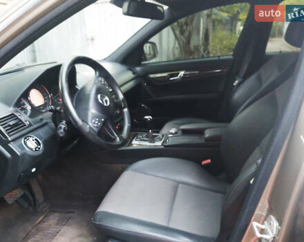 Бежевый Мерседес Ц-Класс, объемом двигателя 1.8 л и пробегом 185 тыс. км за 7400 $, фото 12 на Automoto.ua