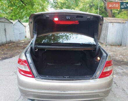 Бежевый Мерседес Ц-Класс, объемом двигателя 1.8 л и пробегом 185 тыс. км за 7400 $, фото 8 на Automoto.ua