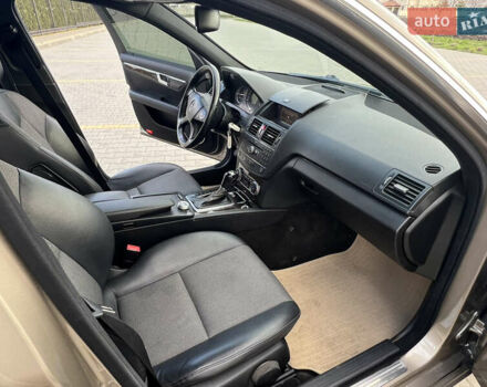 Бежевый Мерседес Ц-Класс, объемом двигателя 1.8 л и пробегом 182 тыс. км за 7800 $, фото 7 на Automoto.ua