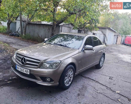 Бежевый Мерседес Ц-Класс, объемом двигателя 1.8 л и пробегом 185 тыс. км за 7400 $, фото 1 на Automoto.ua