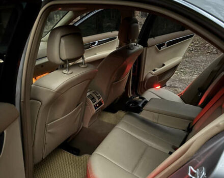 Бежевий Мерседес Ц-Клас, об'ємом двигуна 1.8 л та пробігом 183 тис. км за 9800 $, фото 13 на Automoto.ua