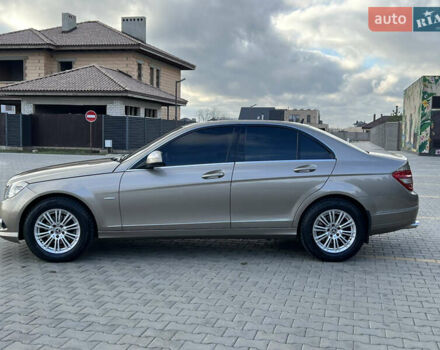 Бежевый Мерседес Ц-Класс, объемом двигателя 1.8 л и пробегом 182 тыс. км за 7800 $, фото 4 на Automoto.ua