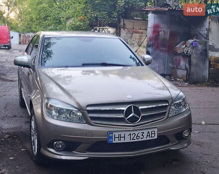 Бежевый Мерседес Ц-Класс, объемом двигателя 1.8 л и пробегом 185 тыс. км за 7400 $, фото 2 на Automoto.ua