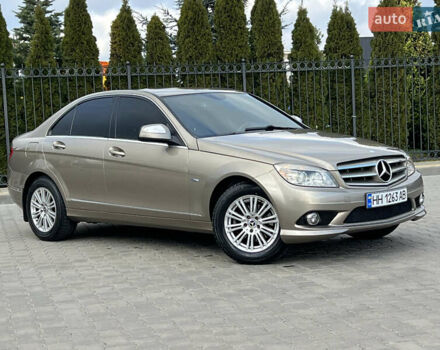 Бежевый Мерседес Ц-Класс, объемом двигателя 1.8 л и пробегом 182 тыс. км за 7800 $, фото 1 на Automoto.ua