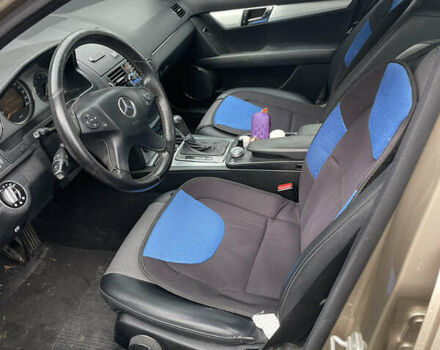 Бежевий Мерседес Ц-Клас, об'ємом двигуна 1.8 л та пробігом 155 тис. км за 7500 $, фото 4 на Automoto.ua