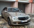 Бежевый Мерседес Ц-Класс, объемом двигателя 2.5 л и пробегом 330 тыс. км за 8999 $, фото 1 на Automoto.ua