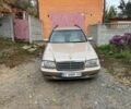 Бежевый Мерседес Ц-Класс, объемом двигателя 2 л и пробегом 260 тыс. км за 2800 $, фото 1 на Automoto.ua