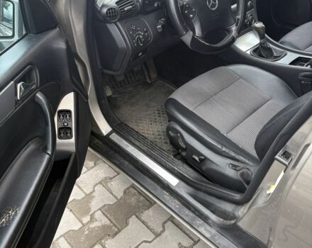 Бежевый Мерседес Ц-Класс, объемом двигателя 2.2 л и пробегом 40 тыс. км за 3200 $, фото 5 на Automoto.ua