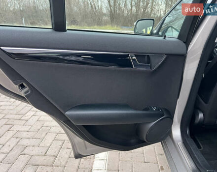 Бежевий Мерседес Ц-Клас, об'ємом двигуна 1.8 л та пробігом 204 тис. км за 8200 $, фото 16 на Automoto.ua