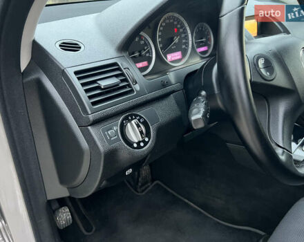 Бежевий Мерседес Ц-Клас, об'ємом двигуна 1.8 л та пробігом 204 тис. км за 8200 $, фото 22 на Automoto.ua