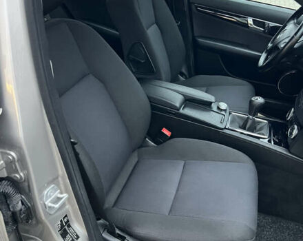 Бежевий Мерседес Ц-Клас, об'ємом двигуна 1.8 л та пробігом 204 тис. км за 8200 $, фото 29 на Automoto.ua