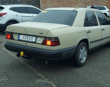 Бежевый Мерседес Ц-Класс, объемом двигателя 5 л и пробегом 349 тыс. км за 4000 $, фото 1 на Automoto.ua