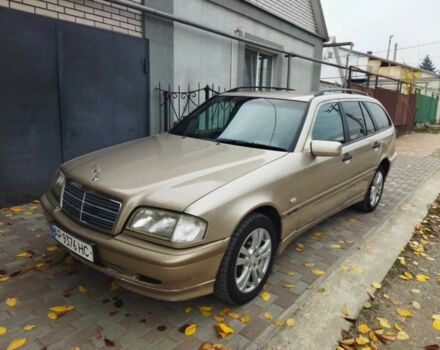 Бежевый Мерседес Ц-Класс, объемом двигателя 2.2 л и пробегом 520 тыс. км за 3700 $, фото 1 на Automoto.ua