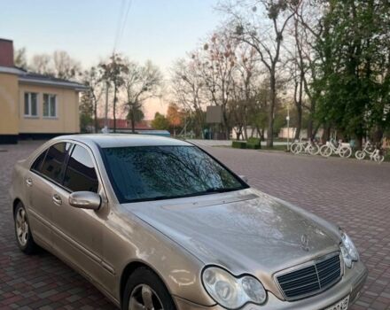 Бежевый Мерседес Ц-Класс, объемом двигателя 1.8 л и пробегом 300 тыс. км за 2900 $, фото 1 на Automoto.ua