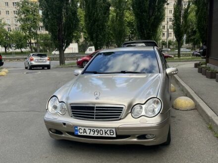 Мерседес Ц-Клас 2002 у Києві на Automoto.ua Бежевий Мерседес Ц-Клас, об'ємом двигуна 1.8 л та пробігом 260 тис. км за 4400 $, фото 1 на Automoto.ua