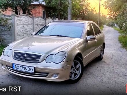 Мерседес Ц-Клас 2003 у Кременчуге на Automoto.ua Бежевий Мерседес Ц-Клас, об'ємом двигуна 1.8 л та пробігом 0 тис. км за 3800 $, фото 1 на Automoto.ua
