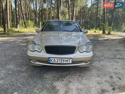 Мерседес Ц-Клас 2005 у Житомирі на Automoto.ua Бежевий Мерседес Ц-Клас, об'ємом двигуна 2.2 л та пробігом 402 тис. км за 4500 $, фото 1 на Automoto.ua
