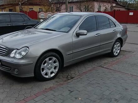 Мерседес Ц-Класс 2005 в Рокитном на Automoto.ua Бежевый Мерседес Ц-Класс, объемом двигателя 2.5 л и пробегом 264 тыс. км за 7100 $, фото 1 на Automoto.ua