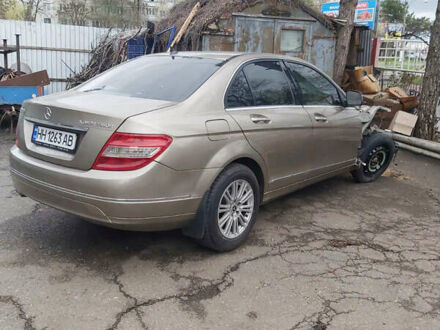 Мерседес Ц-Класс 2007 в Одессе на Automoto.ua Бежевый Мерседес Ц-Класс, объемом двигателя 1.8 л и пробегом 190 тыс. км за 2800 $, фото 1 на Automoto.ua