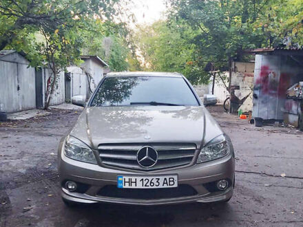 Бежевый Мерседес Ц-Класс, объемом двигателя 1.8 л и пробегом 185 тыс. км за 7400 $, фото 1 на Automoto.ua