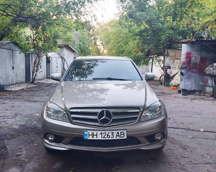 Бежевый Мерседес Ц-Класс, объемом двигателя 1.8 л и пробегом 185 тыс. км за 7400 $, фото 1 на Automoto.ua