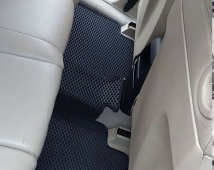 Черный Мерседес Ц-Класс, объемом двигателя 2 л и пробегом 295 тыс. км за 5600 $, фото 4 на Automoto.ua