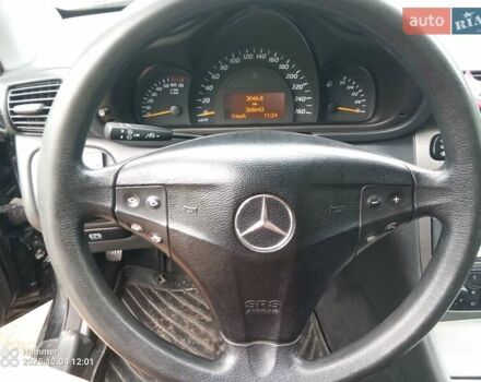 Черный Мерседес Ц-Класс, объемом двигателя 1.8 л и пробегом 350 тыс. км за 5000 $, фото 4 на Automoto.ua