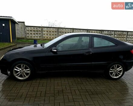 Черный Мерседес Ц-Класс, объемом двигателя 1.8 л и пробегом 300 тыс. км за 3300 $, фото 4 на Automoto.ua
