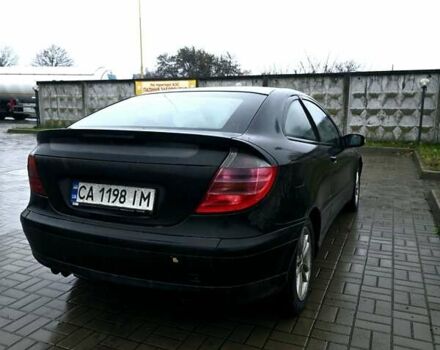 Черный Мерседес Ц-Класс, объемом двигателя 1.8 л и пробегом 300 тыс. км за 3300 $, фото 2 на Automoto.ua