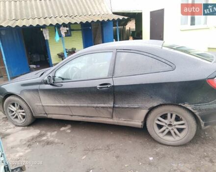 Черный Мерседес Ц-Класс, объемом двигателя 1.8 л и пробегом 350 тыс. км за 5000 $, фото 1 на Automoto.ua