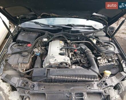 Черный Мерседес Ц-Класс, объемом двигателя 1.8 л и пробегом 350 тыс. км за 5000 $, фото 6 на Automoto.ua