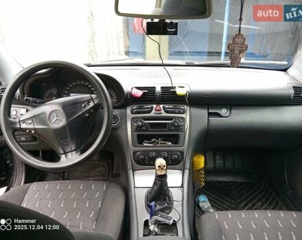 Черный Мерседес Ц-Класс, объемом двигателя 1.8 л и пробегом 350 тыс. км за 5000 $, фото 5 на Automoto.ua