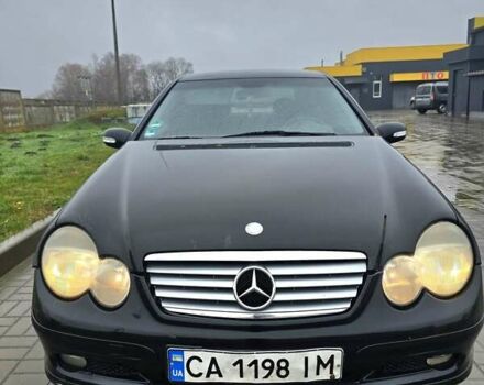 Черный Мерседес Ц-Класс, объемом двигателя 1.8 л и пробегом 300 тыс. км за 3300 $, фото 1 на Automoto.ua
