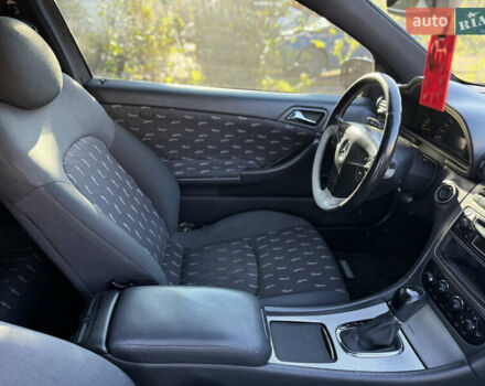 Чорний Мерседес Ц-Клас, об'ємом двигуна 1.8 л та пробігом 250 тис. км за 3350 $, фото 5 на Automoto.ua