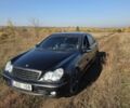Черный Мерседес Ц-Класс, объемом двигателя 2.2 л и пробегом 320 тыс. км за 3006 $, фото 1 на Automoto.ua
