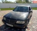 Черный Мерседес Ц-Класс, объемом двигателя 2.2 л и пробегом 490 тыс. км за 2700 $, фото 1 на Automoto.ua