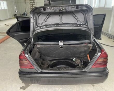 Черный Мерседес Ц-Класс, объемом двигателя 1.8 л и пробегом 400 тыс. км за 2500 $, фото 7 на Automoto.ua