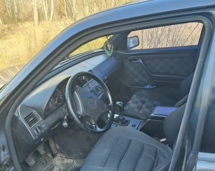 Чорний Мерседес Ц-Клас, об'ємом двигуна 2.2 л та пробігом 300 тис. км за 714 $, фото 2 на Automoto.ua