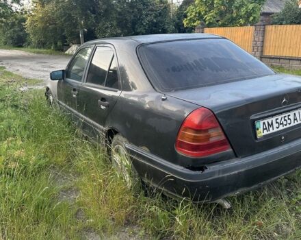 Черный Мерседес Ц-Класс, объемом двигателя 1.8 л и пробегом 300 тыс. км за 1000 $, фото 2 на Automoto.ua