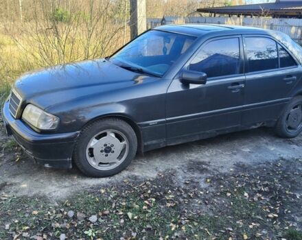 Чорний Мерседес Ц-Клас, об'ємом двигуна 2.2 л та пробігом 300 тис. км за 714 $, фото 1 на Automoto.ua