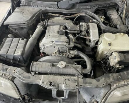 Черный Мерседес Ц-Класс, объемом двигателя 1.8 л и пробегом 400 тыс. км за 2500 $, фото 6 на Automoto.ua