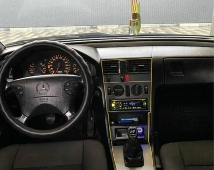 Черный Мерседес Ц-Класс, объемом двигателя 1.8 л и пробегом 400 тыс. км за 2500 $, фото 5 на Automoto.ua