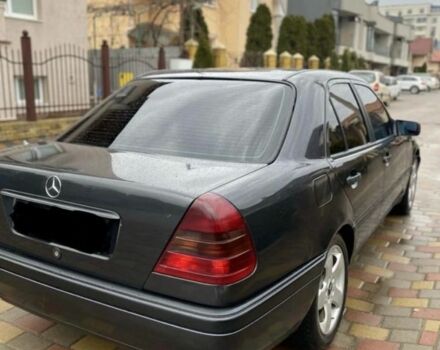 Черный Мерседес Ц-Класс, объемом двигателя 1.8 л и пробегом 400 тыс. км за 2500 $, фото 3 на Automoto.ua