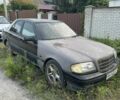 Черный Мерседес Ц-Класс, объемом двигателя 1.8 л и пробегом 300 тыс. км за 1000 $, фото 1 на Automoto.ua